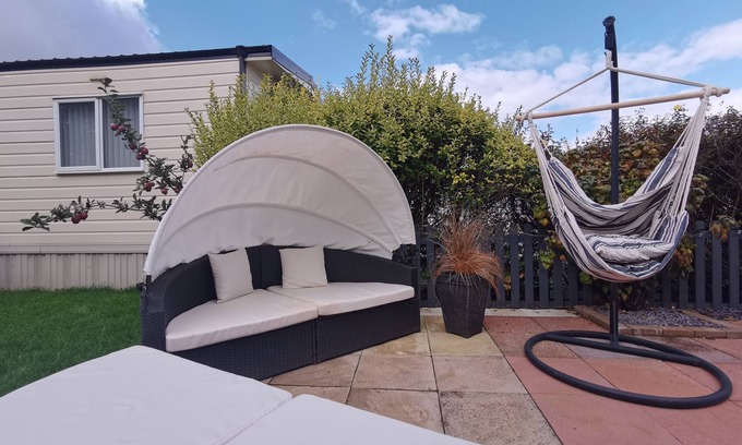 Overstone Cabina | Lakes and woodlands Overstone Holiday Park