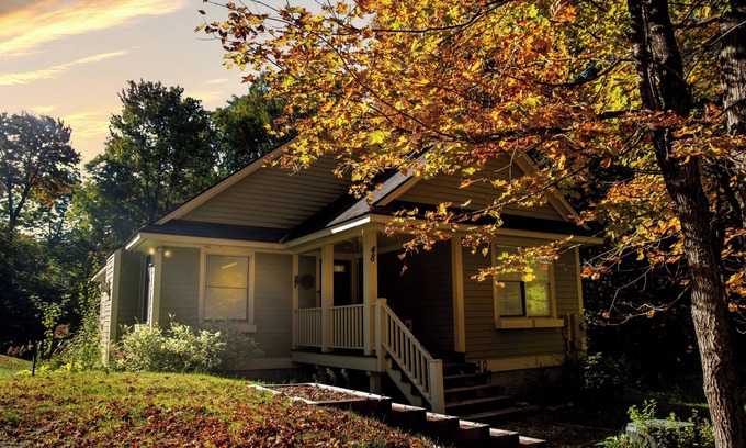 Williamsville Casa | Lakes and Hiking Summertime - Spacious 4-bedroom Pet Friendly Home