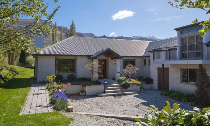 Speargrass Flat Casa | Lakes Retreat - Queenstown Holiday Home