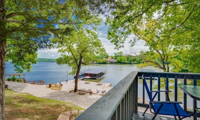 Lake Ozark Cabina | Lakeshore Fishing Cabins, #3, Ramp, Boat slip/Dock, great fishing