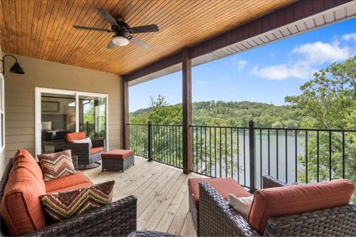 Branson Casa | Lakeshore Getaway