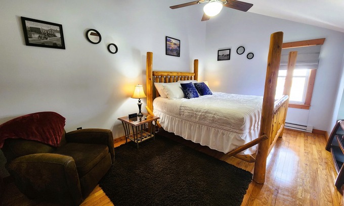 Lexington Apartamento | Lakeshore Loft - Spacious Apartment, Walking Distance to Private Beach Access