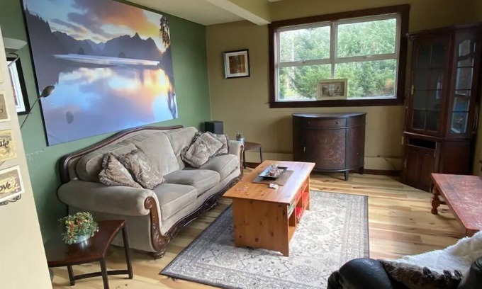 Hatzic Condominio | Lakeshore ; main level of house