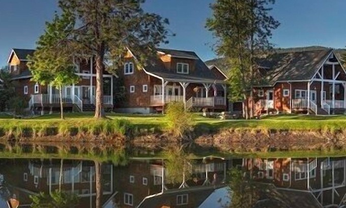 Dover Bay Casa | Lakeshore Retreat - 1 Bedroom and Loft 1 Bath Parkside Bungalow