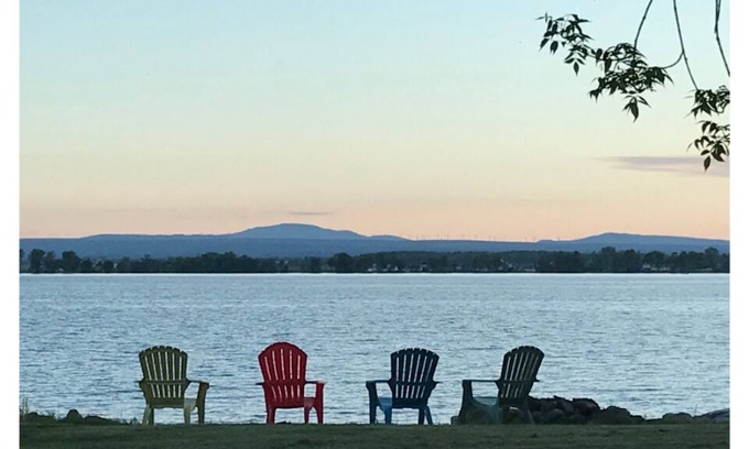 Champlain Cabaña | Lakeshore Summer Cottage - Upstate NY