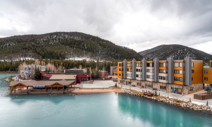 Lakeside Village Condominio | Lakeside 1491