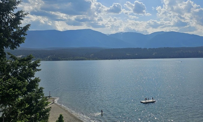 East Kootenay Casa | Lakeside 3 bed townhome w/ private beach access!