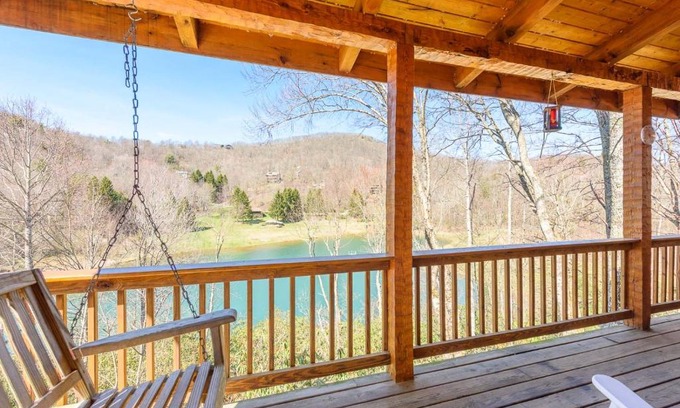 Seven Devils Casa | Lakeside at Hawksnest