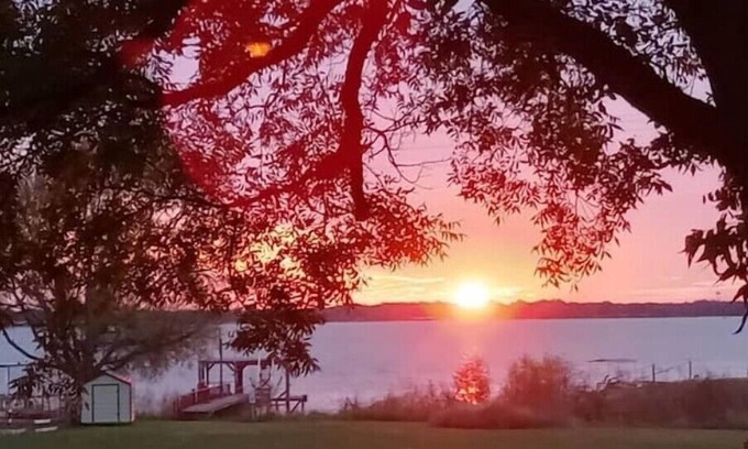 Lone Oak Casa | Lakeside Bliss 1 Hr. from Dallas