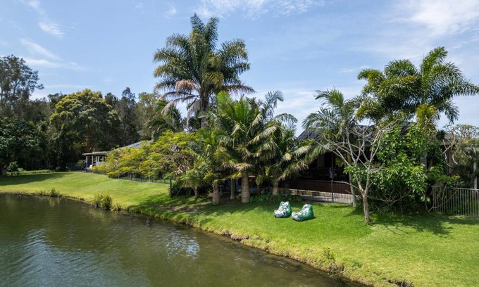 Yamba Casa | Lakeside Bliss - LJHooker Yamba