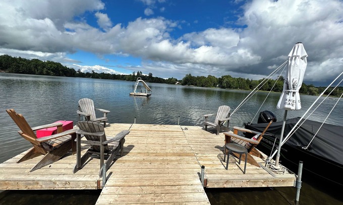 L'Amable Cabaña | Lakeside Bliss Tait Lake – Cozy 3 Bed Cottage with Hot Tub & Private Waterfront!