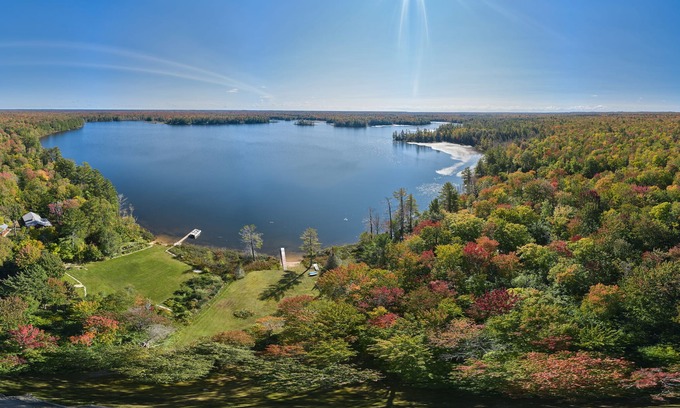 Shingleton Cabina | ¡Cabaña junto al lago ubicada en el corazón de la península superior de Michigan!