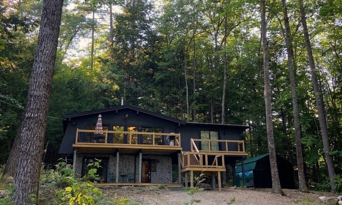 Bridgton Cabina | Lakeside cabin on Woods Pond with private dock - newly renovated