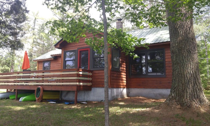 Hayward Cabina | Refugio de cabaña junto al lago; escapada perfecta para deportes de invierno, cuatro temporadas de diversión