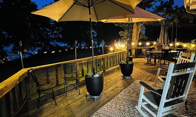 Wagoner Casa | Lakeside cabin with beautiful lake view, hot tub, and .5 mi from beach & marina