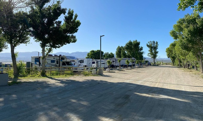 Olancha Alquiler De RV | Lakeside Camping RV Spot #10 Near Death Valley