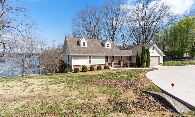 Winchester Casa | Lakeside Comfort with Private Dock! Close to local marinas!!