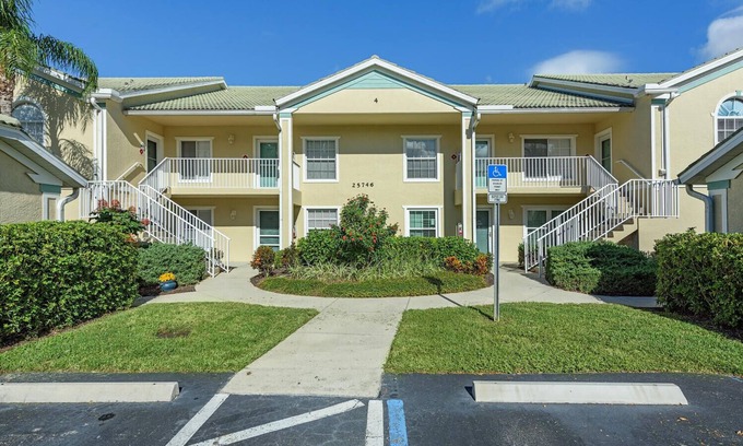 Bonita Springs Condominio | Lakeside condo in Bonita Springs with glorious views.
