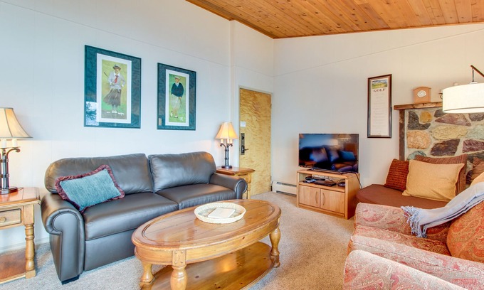 Whitefish Condominio | Lakeside condominio w / piscina compartida / jacuzzi / sauna y acceso a la playa - perros bienvenidos!
