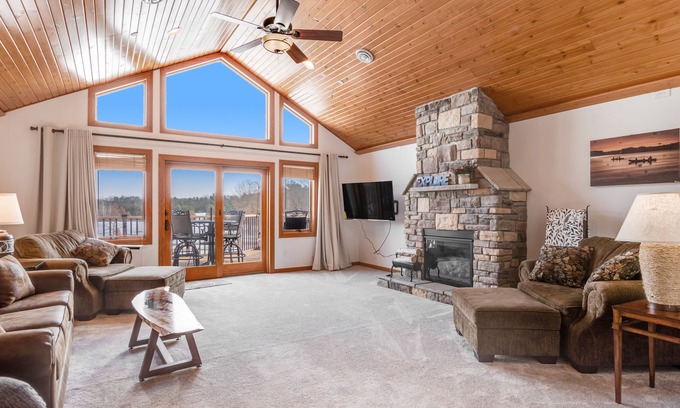 Arkdale Condominio | Lakeside condo with scenic balcony overlooking replica of Augusta 16
