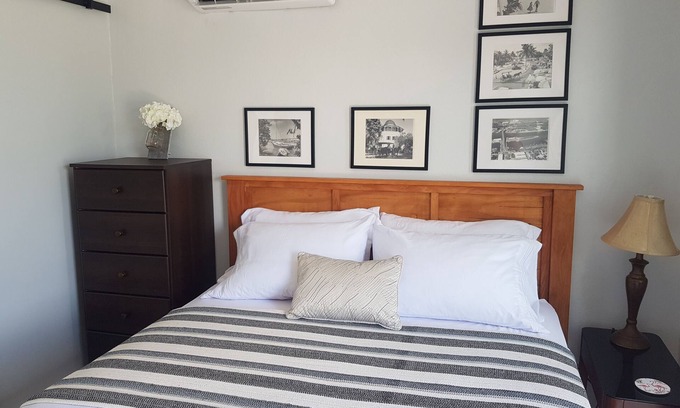 Coral Harbour Cabaña | Lakeside Cottage by Nature (Near ALBANY & Airport)