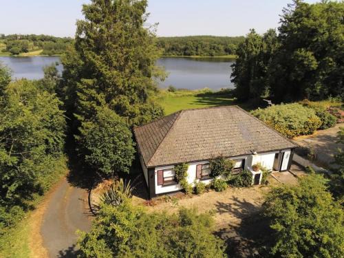 Milltown Casa | LAKESIDE COTTAGE - Familiy, Golfing & Fishing