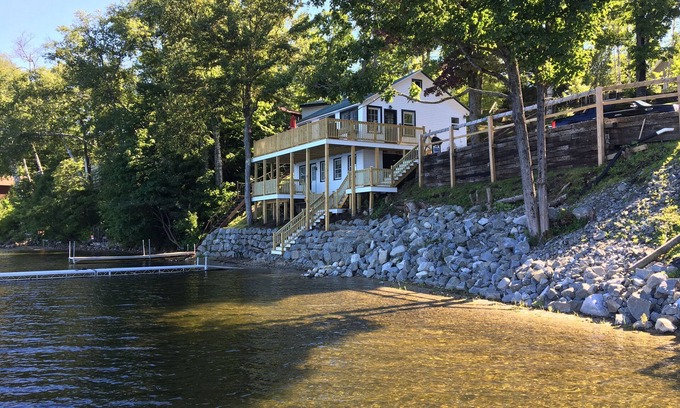 Brighton Cabaña | Casa junto al lago con televisión por cable, wifi, grandes terrazas, vistas a la montaña y un muelle de 30 '