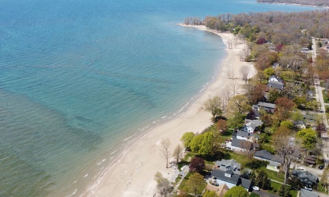 Fort Erie Casa | Lakeside Cottage @ Historical Fort Erie