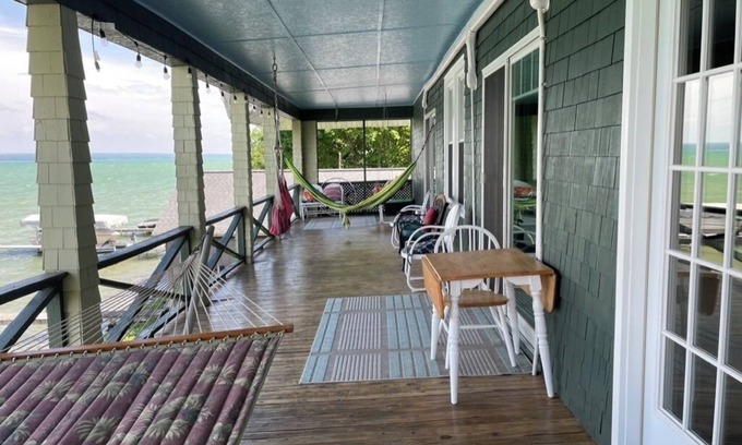 Sennett Casa | Lakeside Cottage in Historic Seneca Falls