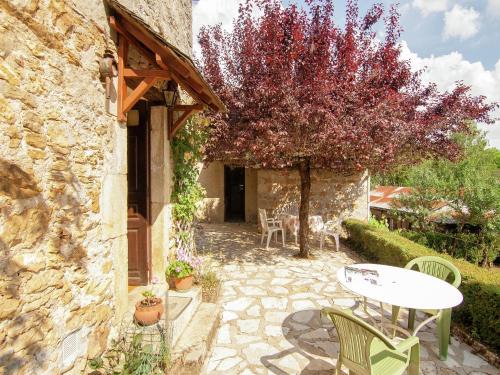 Chasteaux Casa | Lakeside Cottage Roziers Retreat