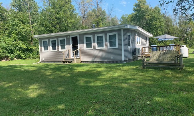 North Hero Cabaña | Lakeside Cottage