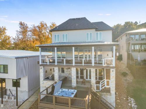 Canyon Lake Casa | Lakeside Dreamhouse
