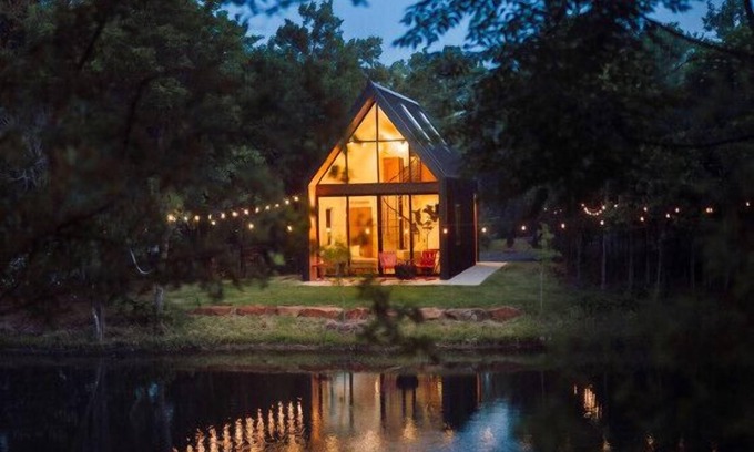 Lacy-Lakeview Cabina | Lakeside East at Live Oak Lake | Modern Cabin