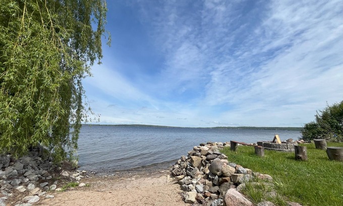 Victoria Harbour Cabaña | Lakeside Escape: Cozy Family Cottage Retreat