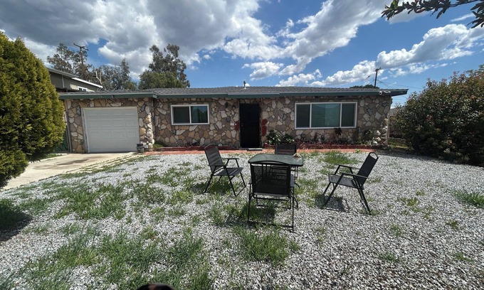 Lake Elsinore Casa | Lakeside Escape, Cozy Getaway