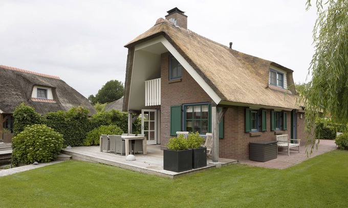 Wanneperveen Villa | Villa con techo de paja cerca de Giethoorn