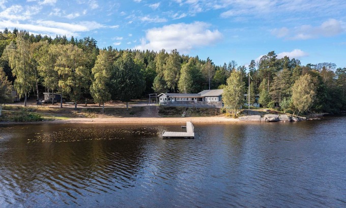 Floda Casa | Lakeside events - wedding|yoga|kickoff - 44+ beds