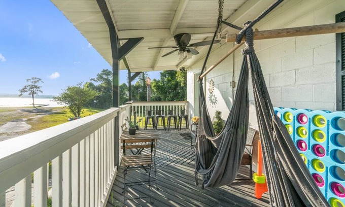 Highlands Casa | Lakeside Family Game House @Red Ear River RV Park