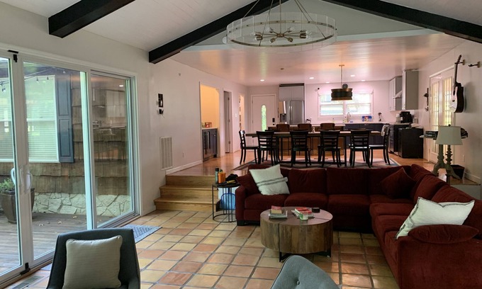 Scottsville Casa | Lakeside Family Retreat, NEW LISTING, Refunished red door barn, Dock Access