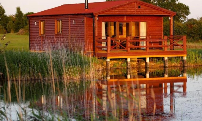 Boston Casa | Lakeside Fishing Lodges
