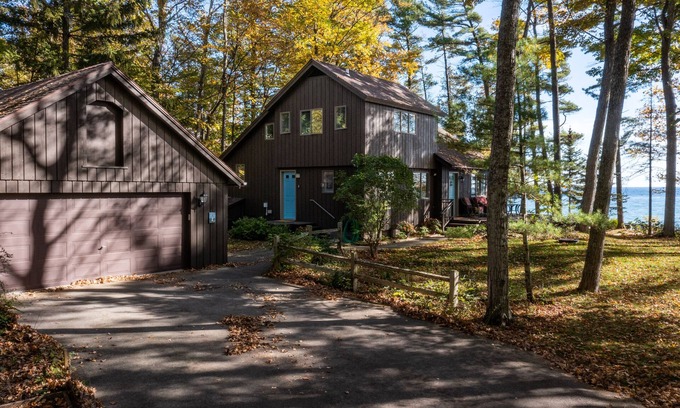 Gills Rock Casa | Lakeside Forest Retreat