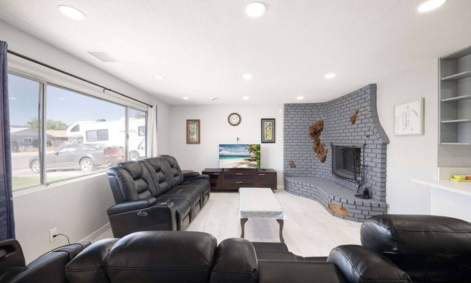 Lakeside Casa | Lakeside Gem Getaway | Sleeps 10, 3 mi from Lake