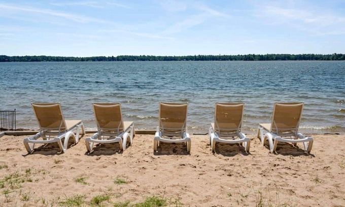 Mayfield Apartamento | Lakeside Getaway - 4 Private Lodges Combined