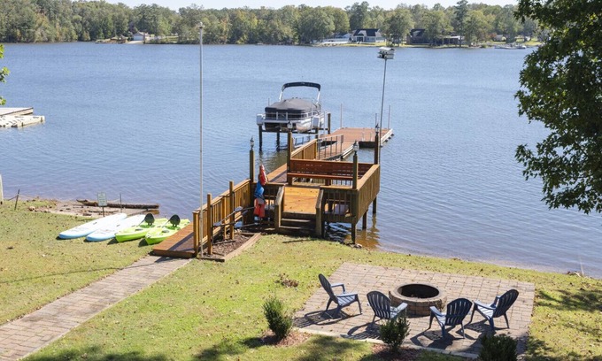 Prosperity Casa | Lakeside Getaway on Atlas