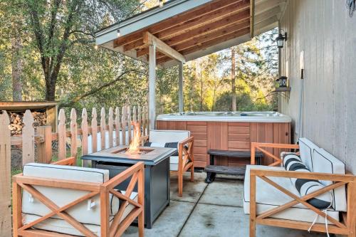 Groveland Casa | Lakeside Groveland Home with Hot Tub, Near Yosemite