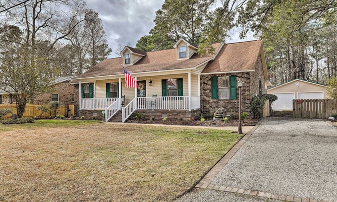 Moncks Corner Casa | Lakeside Happiness: Home on Lake Moultrie!