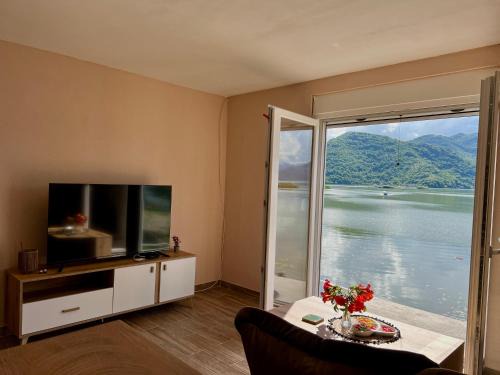 Karuc Apartamento | Lakeside Harmony Apartment
