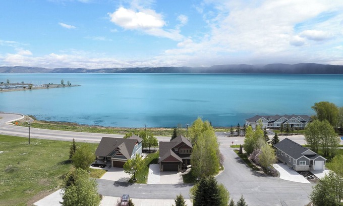 Garden City Cabina | Lakeside Haven, a cozy and relaxing home that sleeps 24 with pool/hottub access!