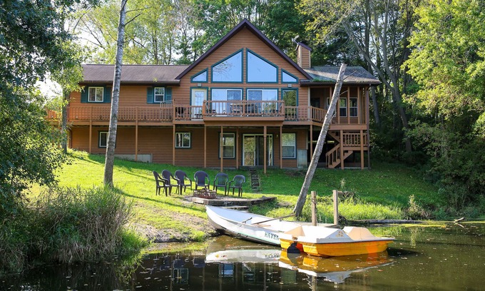 Tomah Casa | Lakeside Haven Home en Birch Lake, tiene capacidad para 12 personas.