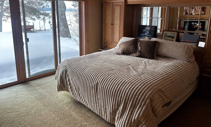 Deerwood Casa | Lakeside home on beautiful Bay Lake - just south of Ruttgers Resort